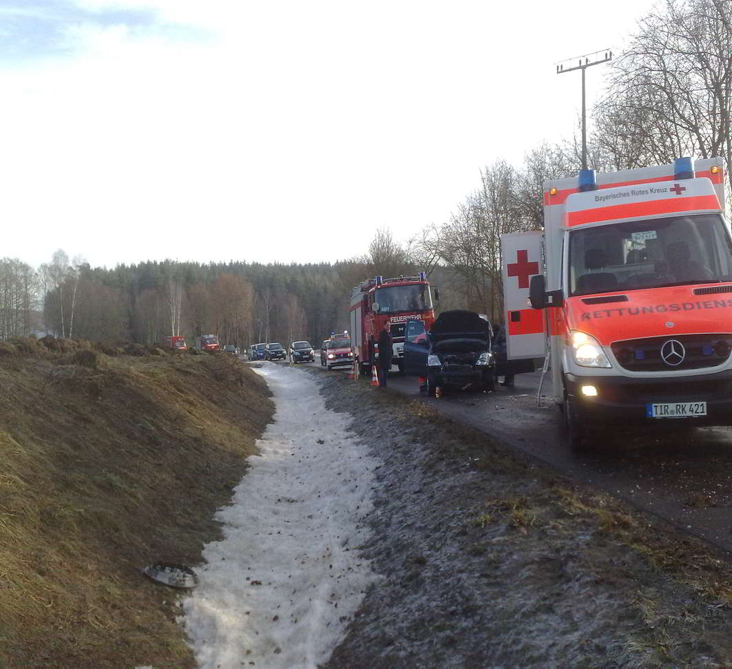 Beschreibung: G:\Homepage FFW neu\ffw-pfaffenreuth\Bilder\Einsaetze\VU 160111_1.jpg